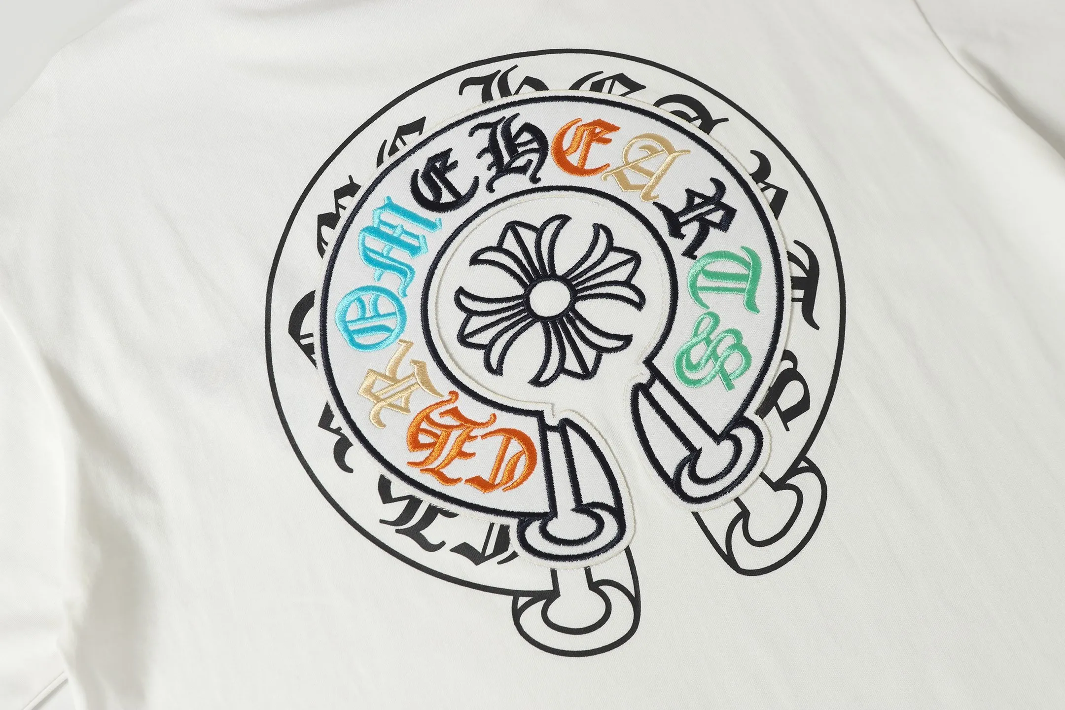 P180 Chrome Hearts CH Chrome Hearts Heavy Industry Horseshoe Sanskrit appliqué embroidered short-sleeved T-shirt Use imported Tajima machine embroidery Correctly configured Black 2025 Chrome Hearts nylon bag authentic packaging 260 grams of custom-dyed double-yarn cotton Large version Loose and stylish Differentiated from low version slim and long version The upper body pulls the hips 100% commitment: top quality Do not make fast food The highest version on the market Top quality - different from the ordinary versions in the market If you care about quality You must also respect the price. Absolutely zero after-sales service. The return rate so far is 0. It’s hard not to love the style. - 260g custom-dyed double yarn fabric. - Correct high-density main mark, washed tag, hand-sewn.